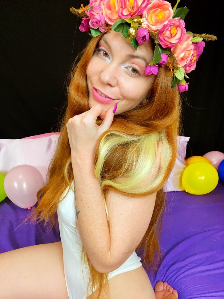 Amateur porn creator Delphoxi posing with a flower crown