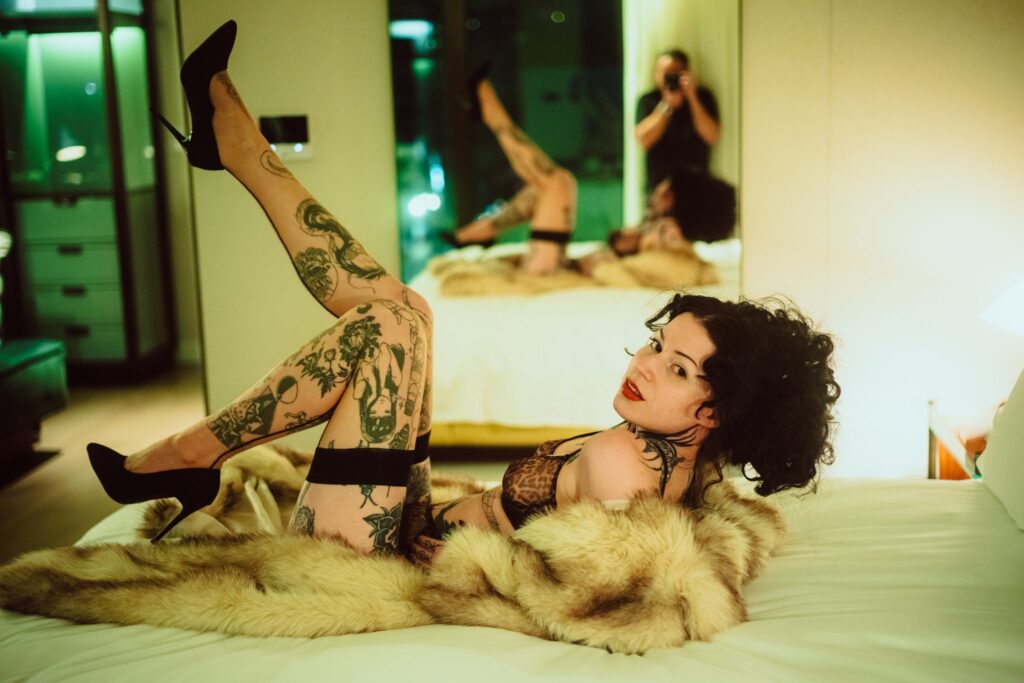 Amateur porn creator SlimSaydee in a sexy outfit on the bed